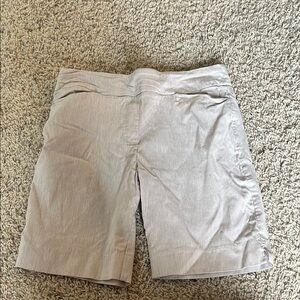 Women's crème colored Shorts
